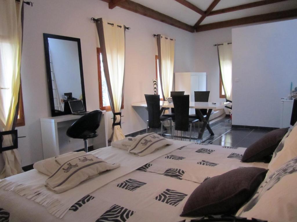 Le Mas Shabanou Bed & Breakfast Roquefort-les-Pins Cameră foto