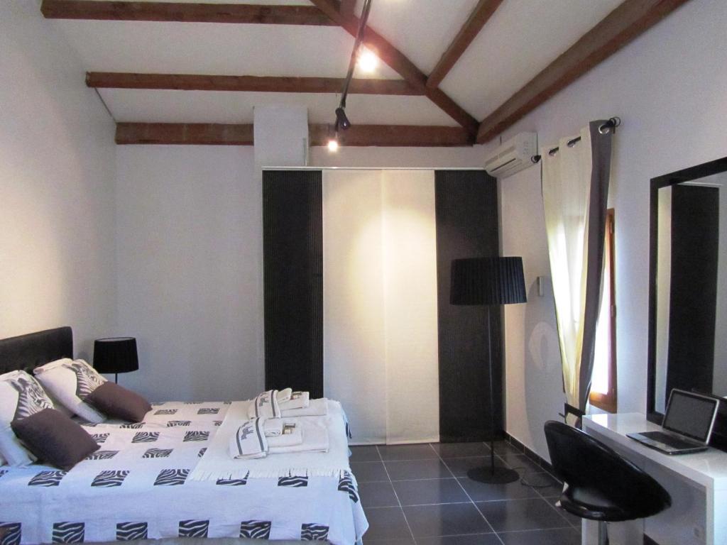 Le Mas Shabanou Bed & Breakfast Roquefort-les-Pins Exterior foto